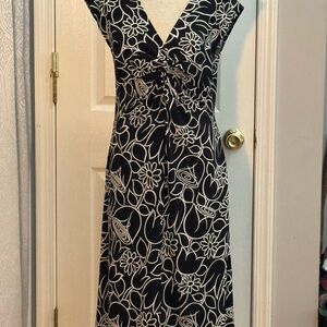 London Style neck slip on stretch Black and White Floral Dress‎ size 14